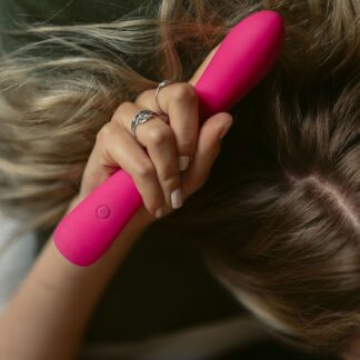 One-Hand Vibrating G-Spot Dildo